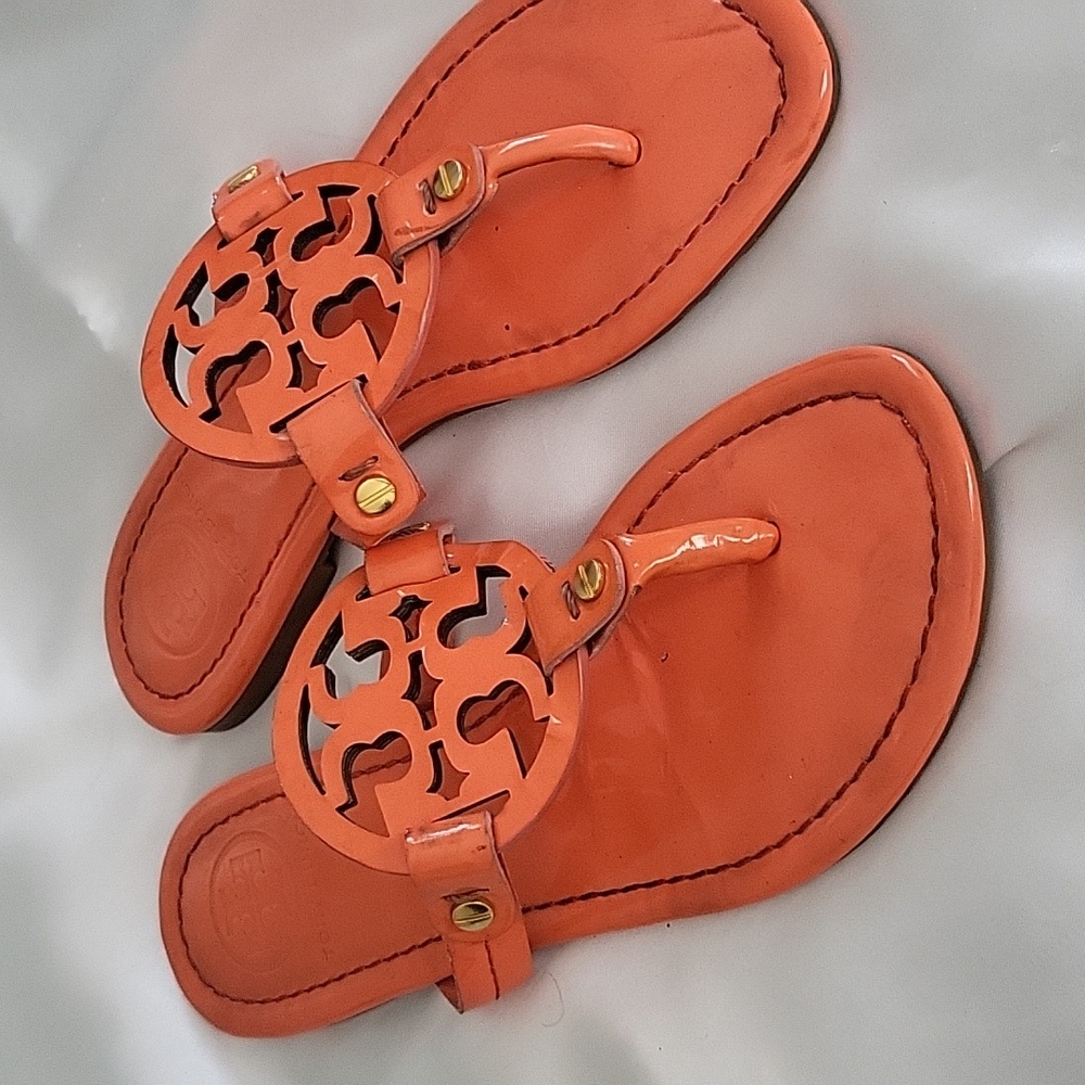 These call summer all day. Beautiful coral color!!! Tory burch sandles so cute!